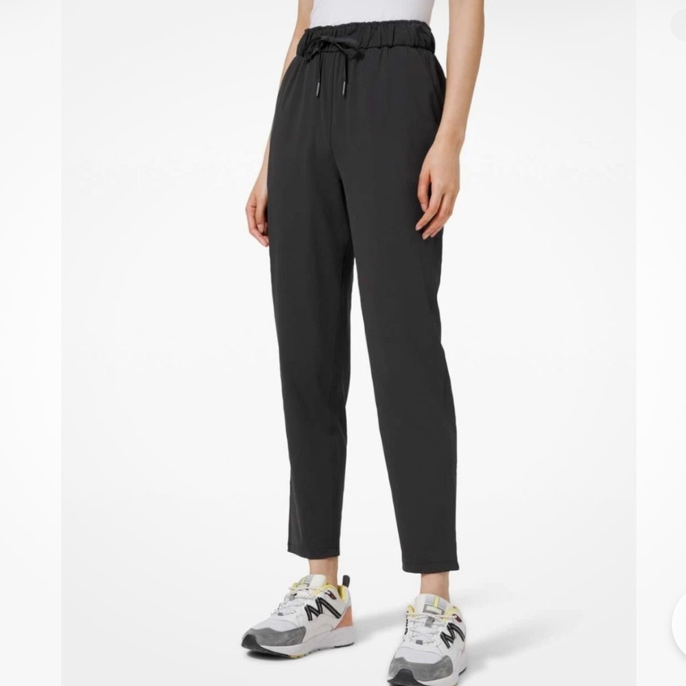 Lululemon Keep Moving Pant Tall 33” Black Work Travel Pants Size 6 Stretch